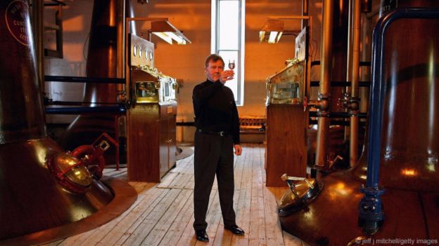 Một chuyến tới thăm xưởng rượu sẽ cho bạn cơ hội nếm thử những loại rượu whisky độc đáo nhất