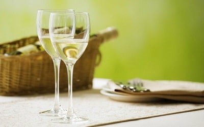 Cách chọn ly phù hợp để thưởng thức rượu vang
