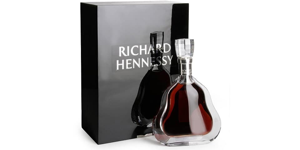 Rượu Hennessy Richard là sự pha trộn của Grans Siecles, đó là sự kết hợp hoàn hảo của hơn 100 loại rượu tâm tốt nhất